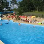 Zecamping 4 Etoiles Familial Espace Aquatique Familial Bien-etre Kamp alanı Salles (Lot-et-Garonne)
