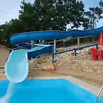 Zecamping 4 Etoiles Familial Espace Aquatique Familial Bien-etre Kamp alanı 4*